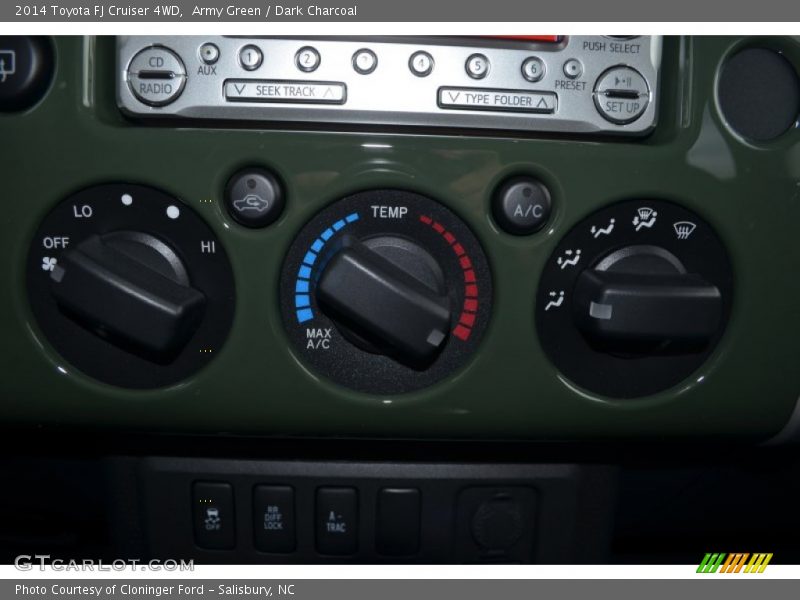 Controls of 2014 FJ Cruiser 4WD