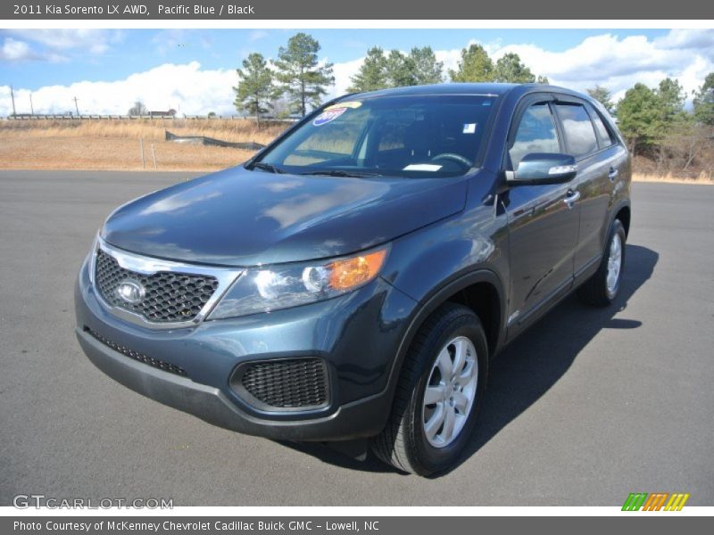 Front 3/4 View of 2011 Sorento LX AWD