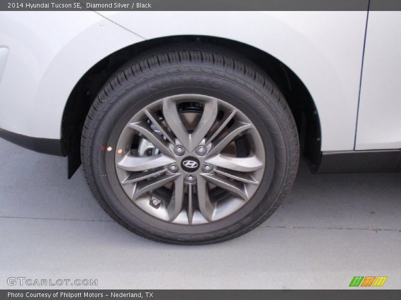 Diamond Silver / Black 2014 Hyundai Tucson SE