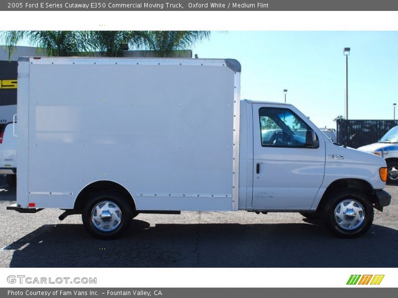 Oxford White / Medium Flint 2005 Ford E Series Cutaway E350 Commercial Moving Truck