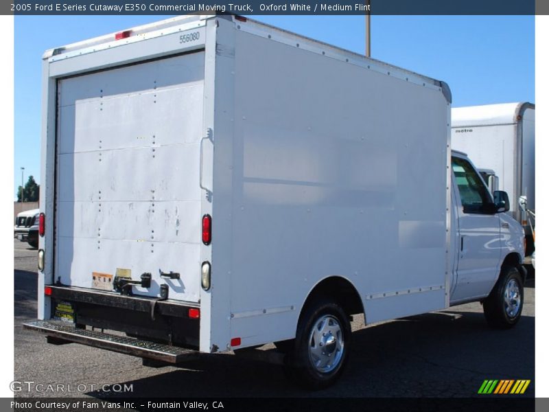 Oxford White / Medium Flint 2005 Ford E Series Cutaway E350 Commercial Moving Truck