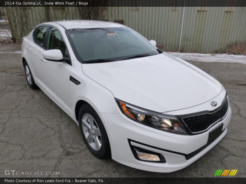 Front 3/4 View of 2014 Optima LX