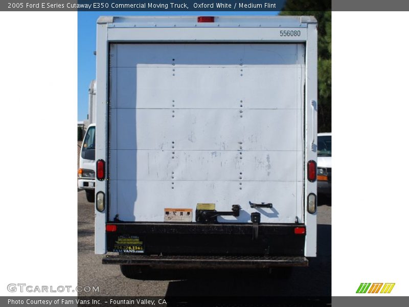 Oxford White / Medium Flint 2005 Ford E Series Cutaway E350 Commercial Moving Truck