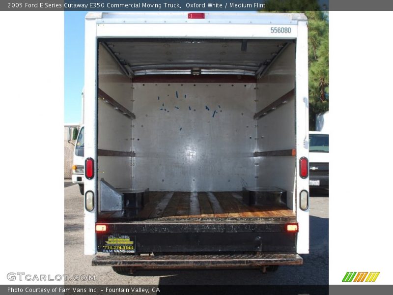 Oxford White / Medium Flint 2005 Ford E Series Cutaway E350 Commercial Moving Truck