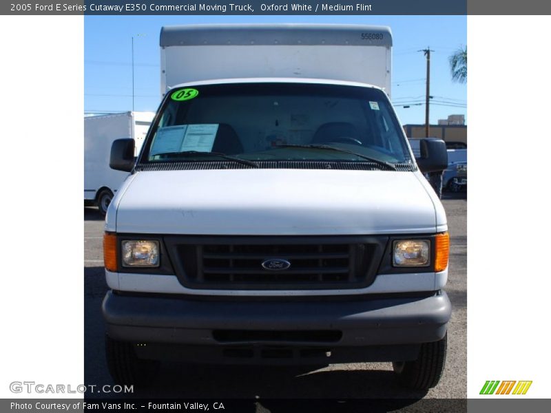 Oxford White / Medium Flint 2005 Ford E Series Cutaway E350 Commercial Moving Truck