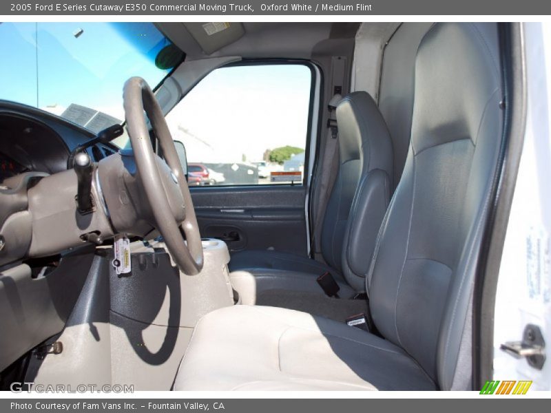 Oxford White / Medium Flint 2005 Ford E Series Cutaway E350 Commercial Moving Truck