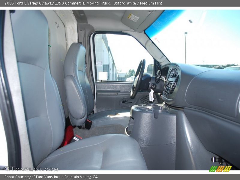 Oxford White / Medium Flint 2005 Ford E Series Cutaway E350 Commercial Moving Truck