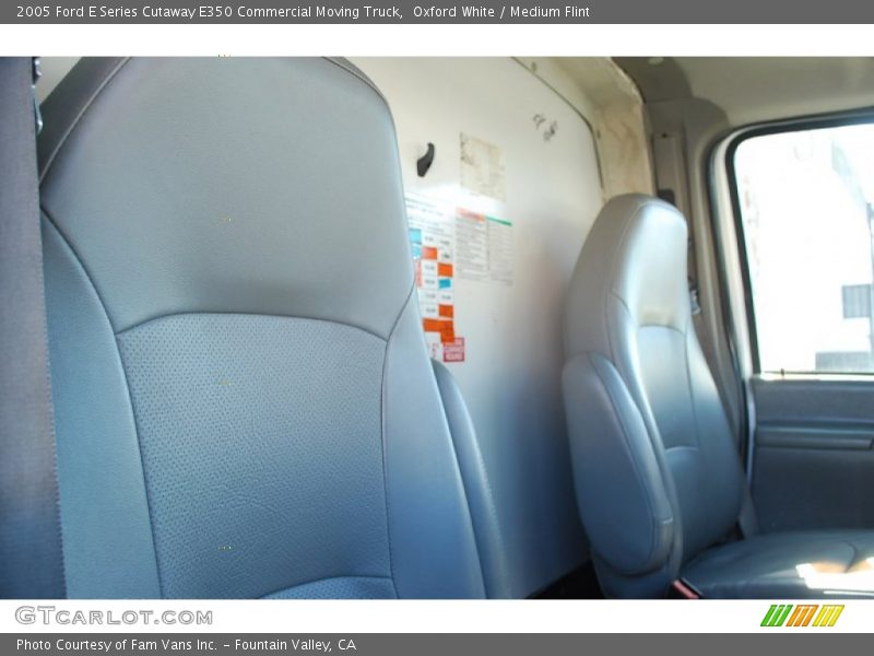 Oxford White / Medium Flint 2005 Ford E Series Cutaway E350 Commercial Moving Truck