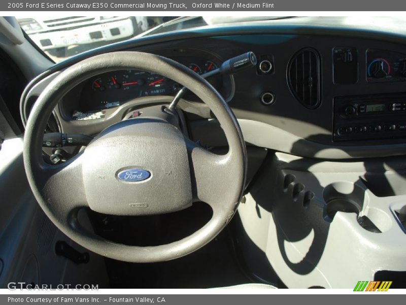 Oxford White / Medium Flint 2005 Ford E Series Cutaway E350 Commercial Moving Truck