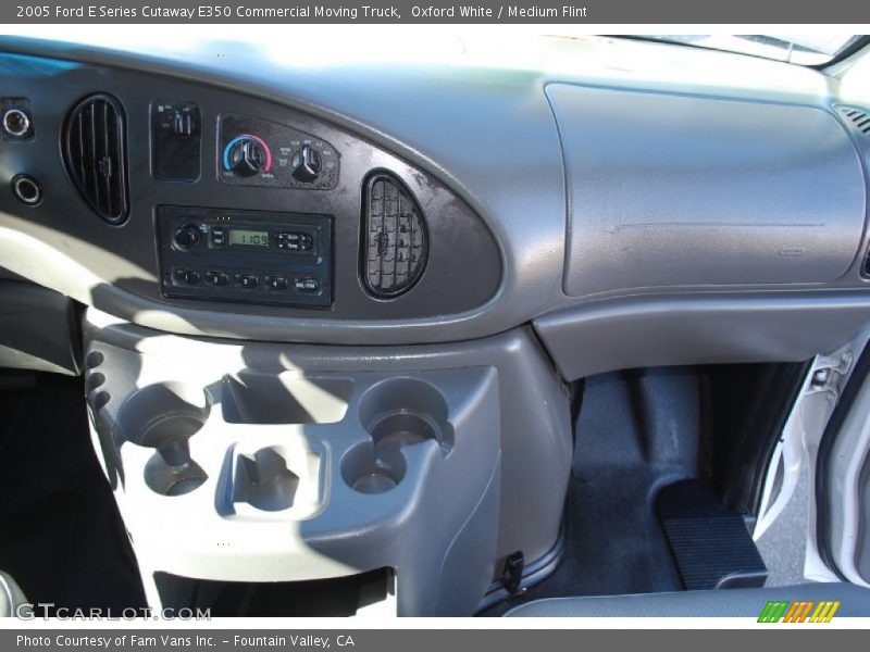 Oxford White / Medium Flint 2005 Ford E Series Cutaway E350 Commercial Moving Truck