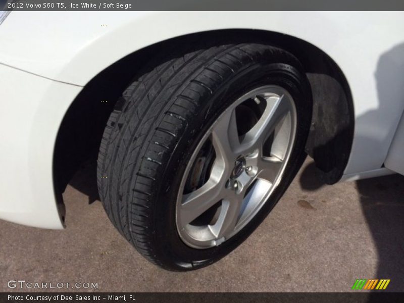 Ice White / Soft Beige 2012 Volvo S60 T5