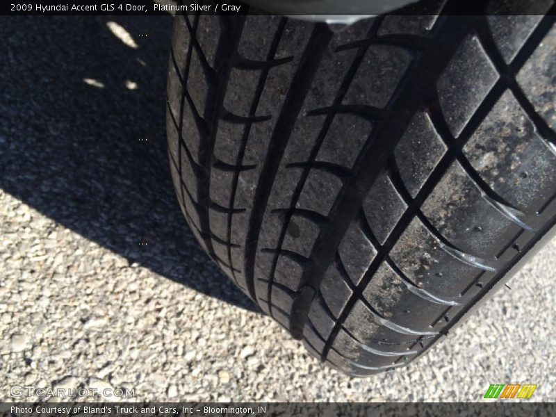 Platinum Silver / Gray 2009 Hyundai Accent GLS 4 Door