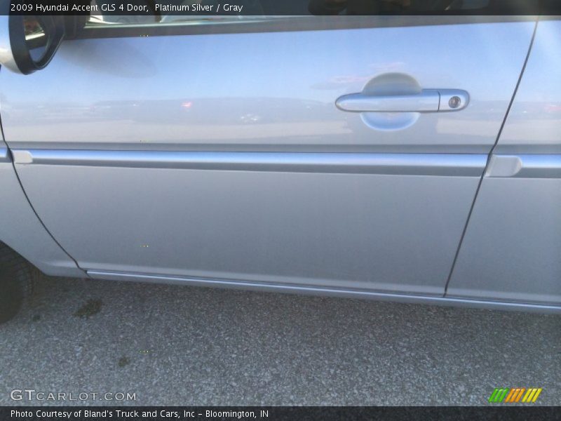 Platinum Silver / Gray 2009 Hyundai Accent GLS 4 Door