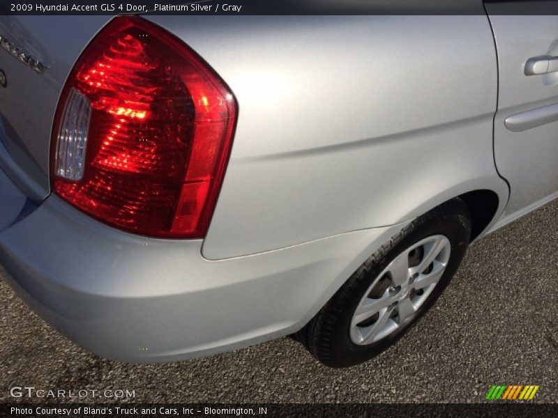 Platinum Silver / Gray 2009 Hyundai Accent GLS 4 Door
