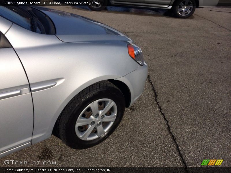 Platinum Silver / Gray 2009 Hyundai Accent GLS 4 Door