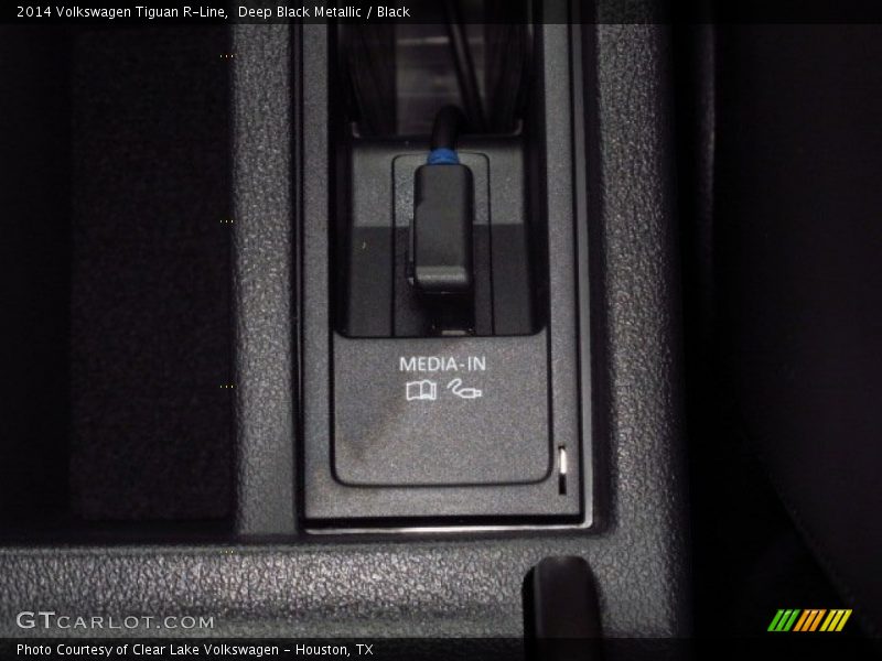 Deep Black Metallic / Black 2014 Volkswagen Tiguan R-Line