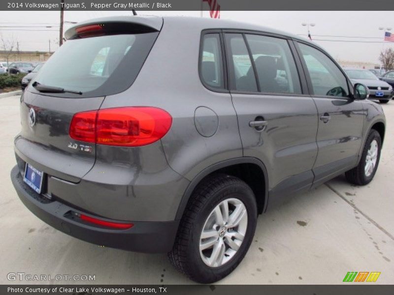 Pepper Gray Metallic / Black 2014 Volkswagen Tiguan S
