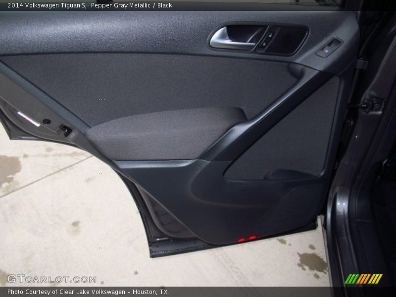 Pepper Gray Metallic / Black 2014 Volkswagen Tiguan S