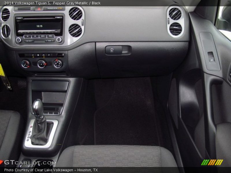 Pepper Gray Metallic / Black 2014 Volkswagen Tiguan S