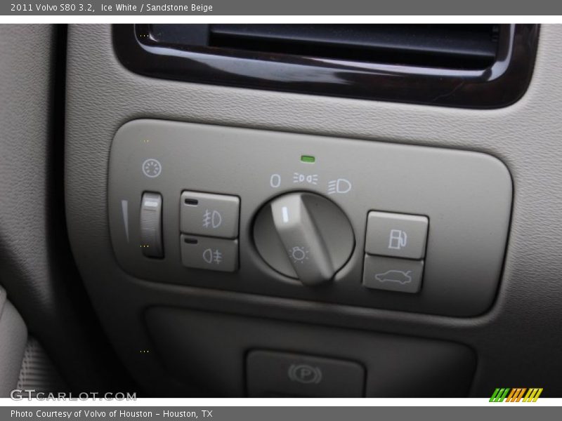 Ice White / Sandstone Beige 2011 Volvo S80 3.2