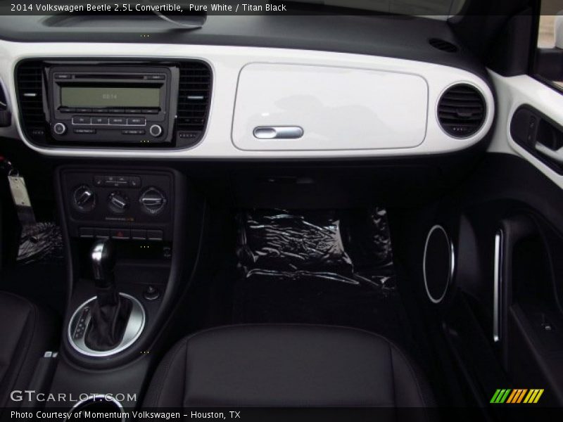 Pure White / Titan Black 2014 Volkswagen Beetle 2.5L Convertible