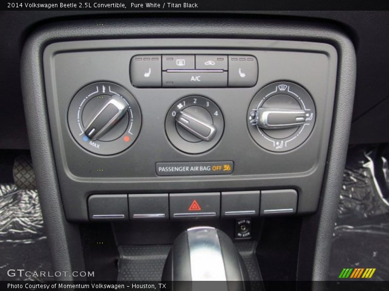 Pure White / Titan Black 2014 Volkswagen Beetle 2.5L Convertible