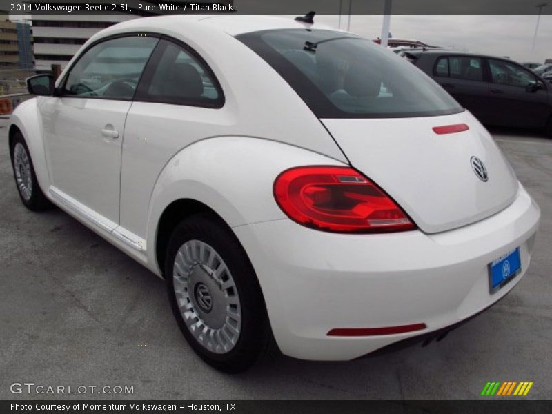 Pure White / Titan Black 2014 Volkswagen Beetle 2.5L