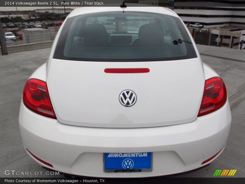 Pure White / Titan Black 2014 Volkswagen Beetle 2.5L