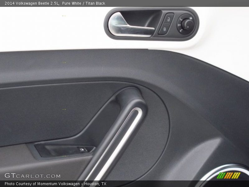 Pure White / Titan Black 2014 Volkswagen Beetle 2.5L