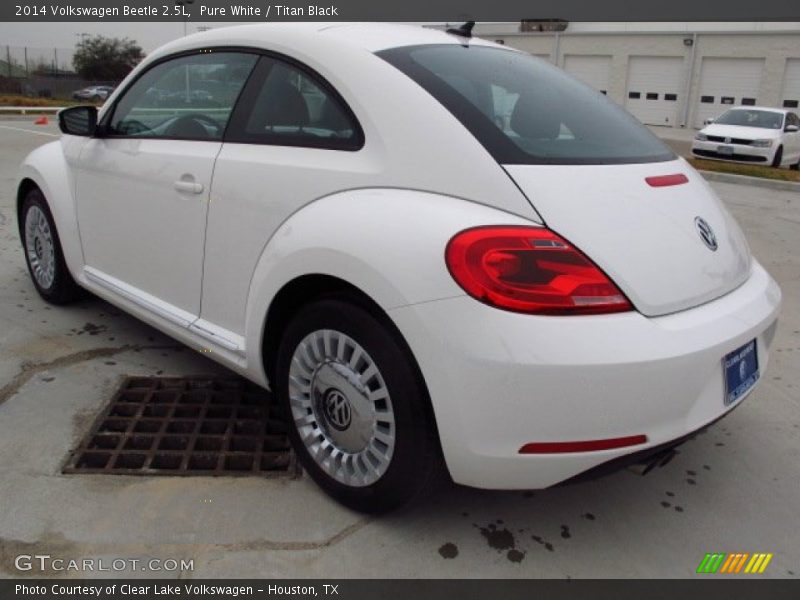 Pure White / Titan Black 2014 Volkswagen Beetle 2.5L