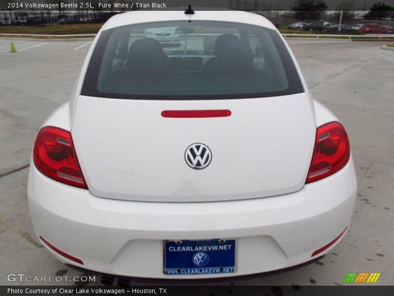 Pure White / Titan Black 2014 Volkswagen Beetle 2.5L