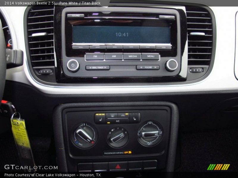 Pure White / Titan Black 2014 Volkswagen Beetle 2.5L