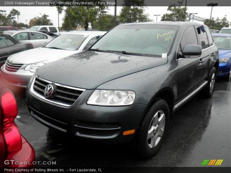 Front 3/4 View of 2006 Touareg V6