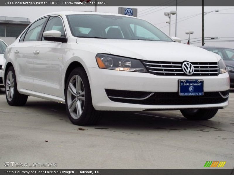 Candy White / Titan Black 2014 Volkswagen Passat TDI SE
