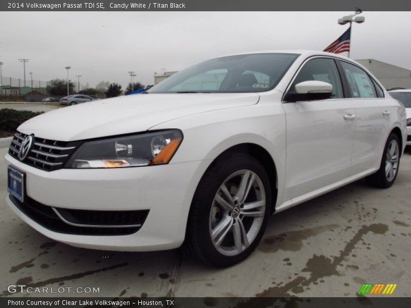 Candy White / Titan Black 2014 Volkswagen Passat TDI SE