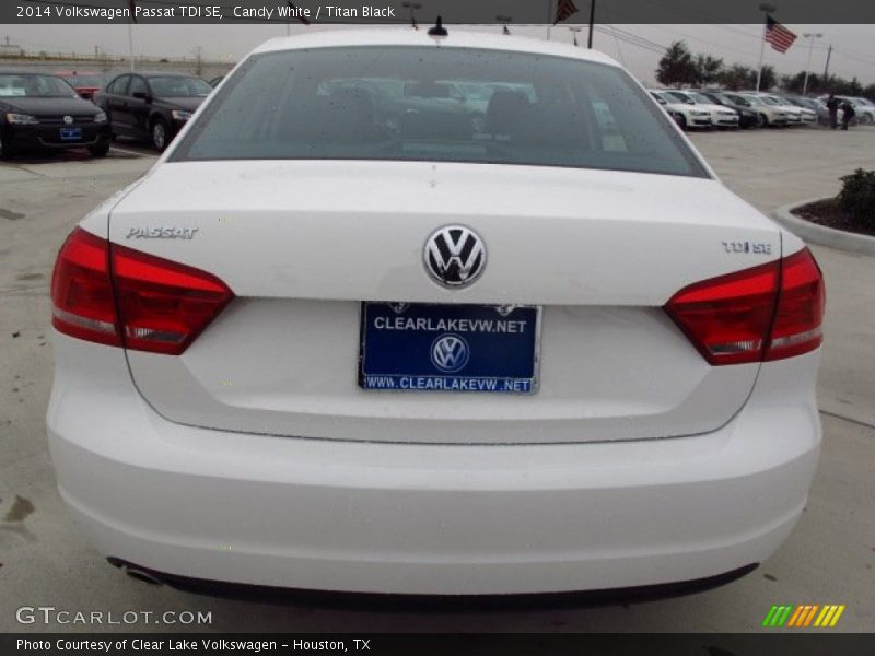 Candy White / Titan Black 2014 Volkswagen Passat TDI SE