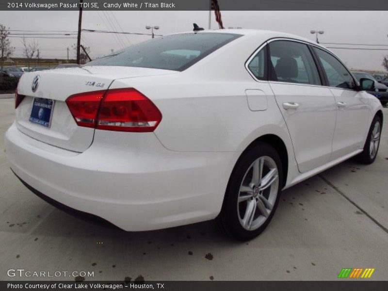 Candy White / Titan Black 2014 Volkswagen Passat TDI SE