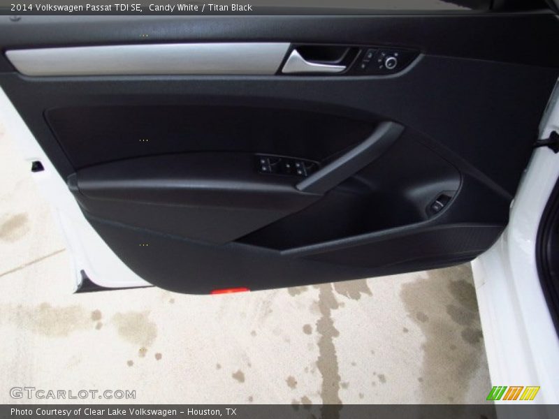 Candy White / Titan Black 2014 Volkswagen Passat TDI SE