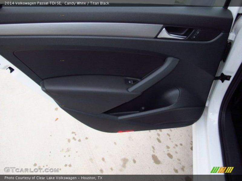 Candy White / Titan Black 2014 Volkswagen Passat TDI SE