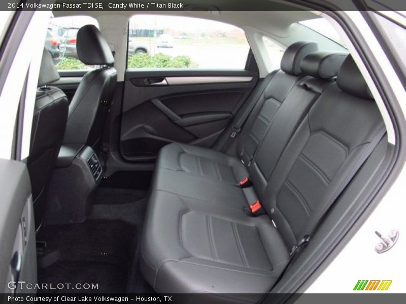 Candy White / Titan Black 2014 Volkswagen Passat TDI SE