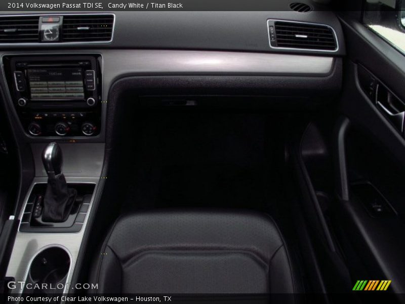 Candy White / Titan Black 2014 Volkswagen Passat TDI SE
