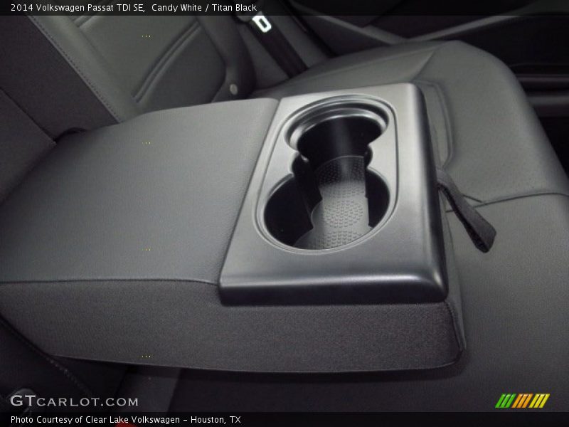 Candy White / Titan Black 2014 Volkswagen Passat TDI SE