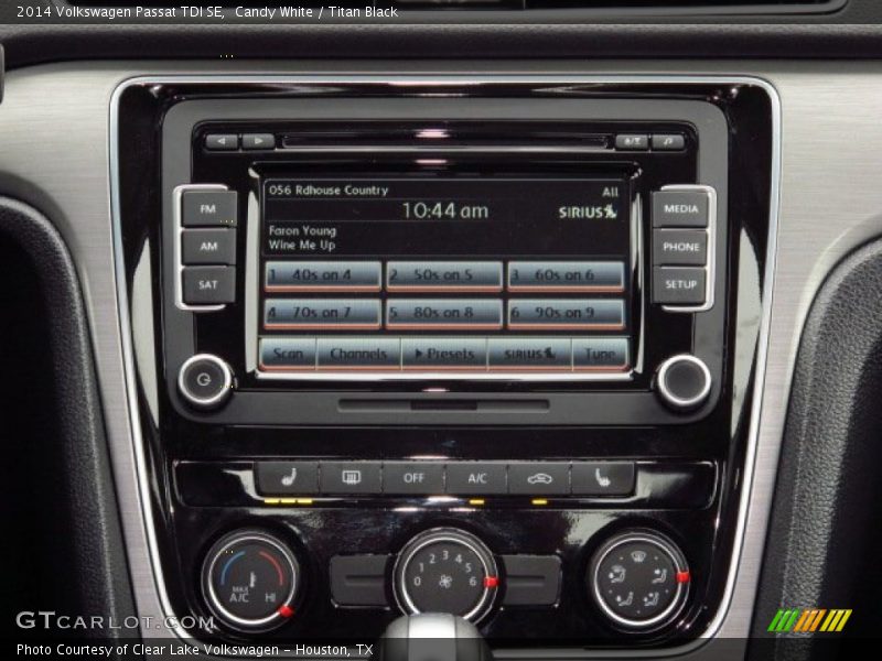 Candy White / Titan Black 2014 Volkswagen Passat TDI SE