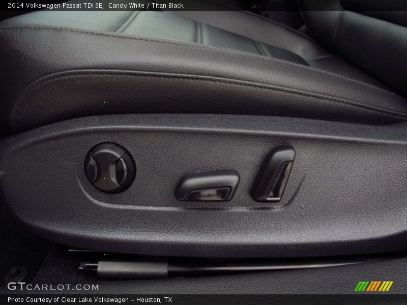 Candy White / Titan Black 2014 Volkswagen Passat TDI SE