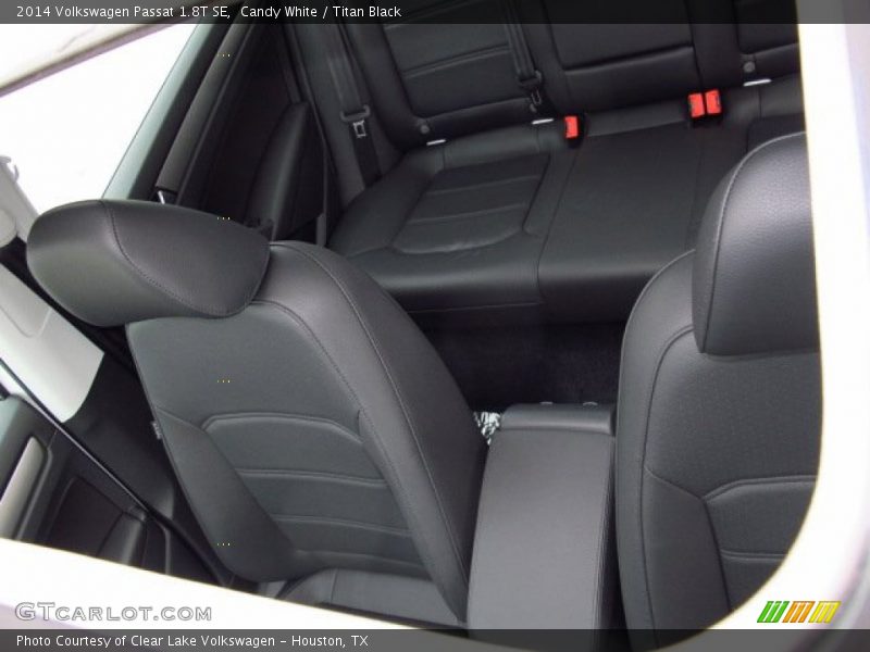 Candy White / Titan Black 2014 Volkswagen Passat 1.8T SE