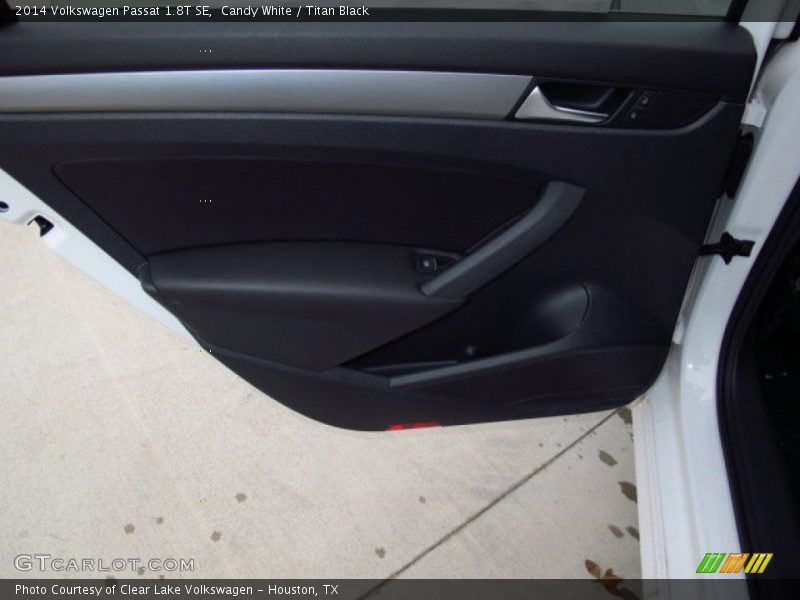 Candy White / Titan Black 2014 Volkswagen Passat 1.8T SE