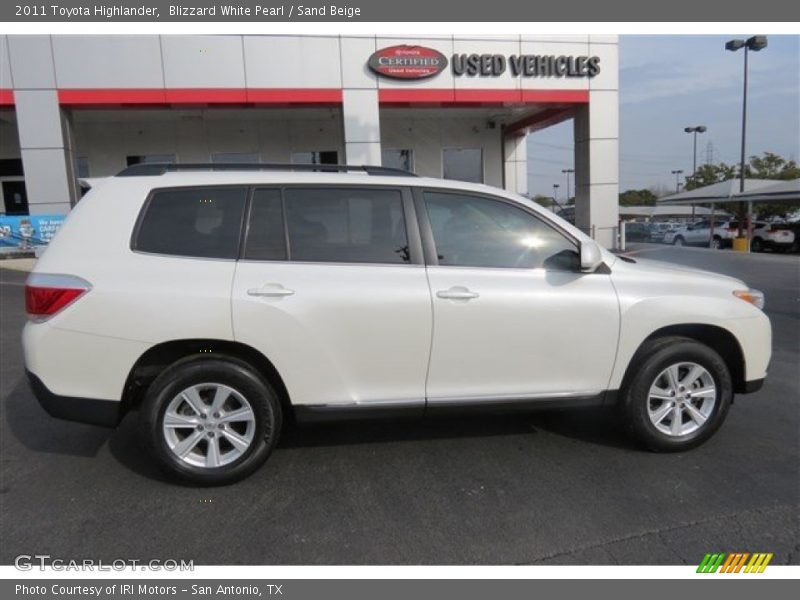 Blizzard White Pearl / Sand Beige 2011 Toyota Highlander