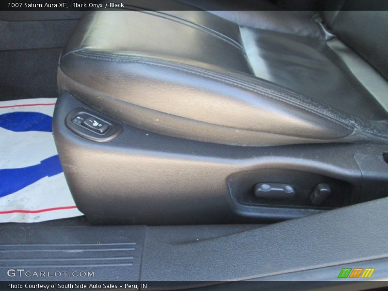 Black Onyx / Black 2007 Saturn Aura XE