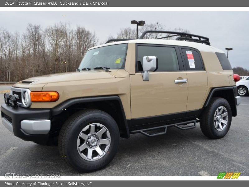 Front 3/4 View of 2014 FJ Cruiser 4WD