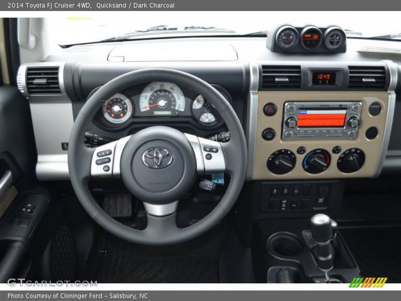 Dashboard of 2014 FJ Cruiser 4WD